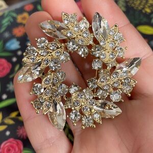 Beautiful Wreath Garland Brooch‎